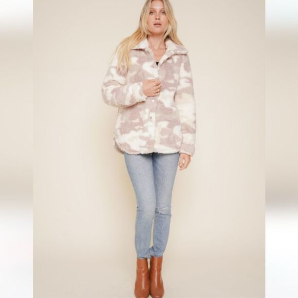 Sherpa Shacket in Mauve and cream - Picture 7 of 7